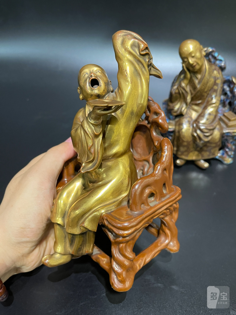 清乾隆 粉彩描金罗汉坐像一对 - 图7